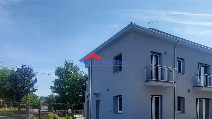 Affittasi 3 Locali, doppi servizi – classe A4