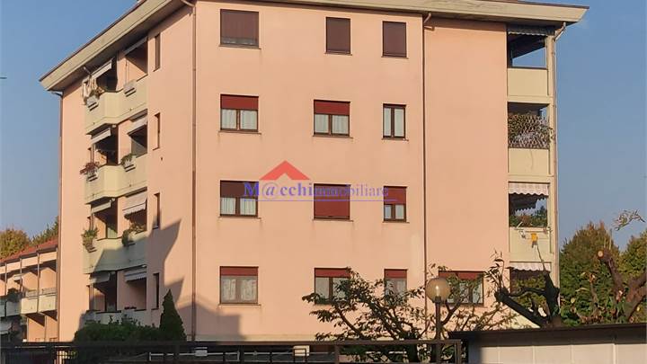 Busto Arsizio – Ampio bilocale con box e cantina